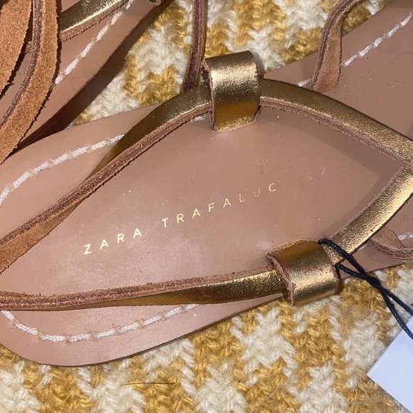 ZARA TRAFALUC Gold Leather Gladiator Sandals - Picture 3 of 8